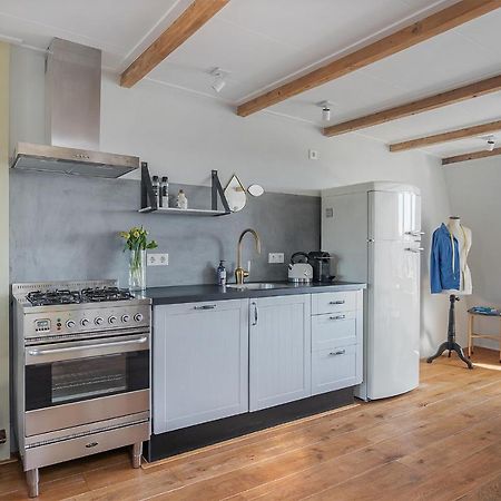 Uniek Verblijf In Herenhuis, Eigen Appartement Op De Tweede Etage Van Ons Huis Leeuwarden Esterno foto
