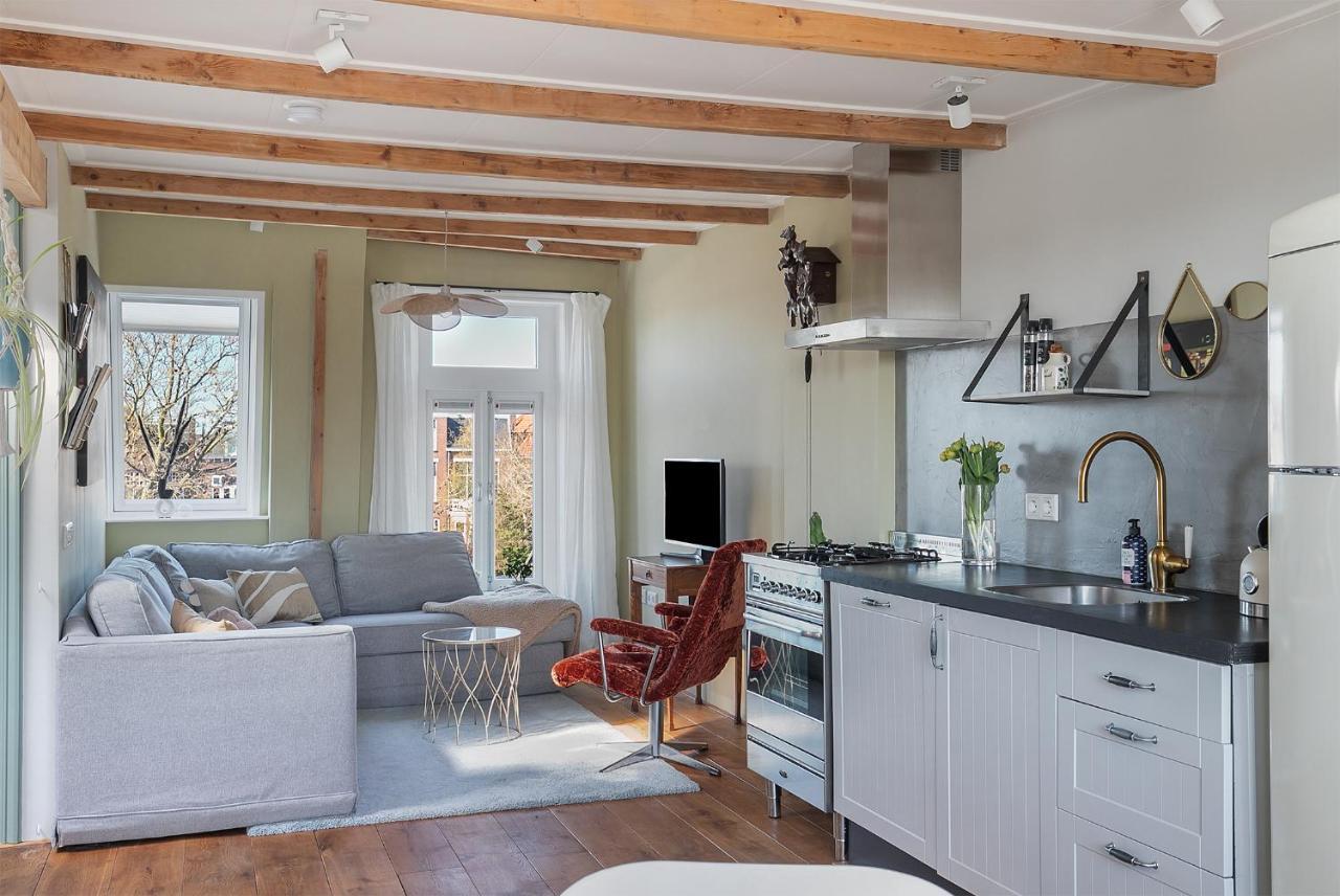 Uniek Verblijf In Herenhuis, Eigen Appartement Op De Tweede Etage Van Ons Huis Leeuwarden Esterno foto