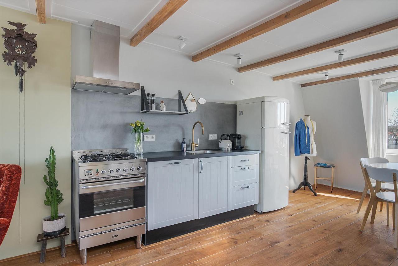 Uniek Verblijf In Herenhuis, Eigen Appartement Op De Tweede Etage Van Ons Huis Leeuwarden Esterno foto